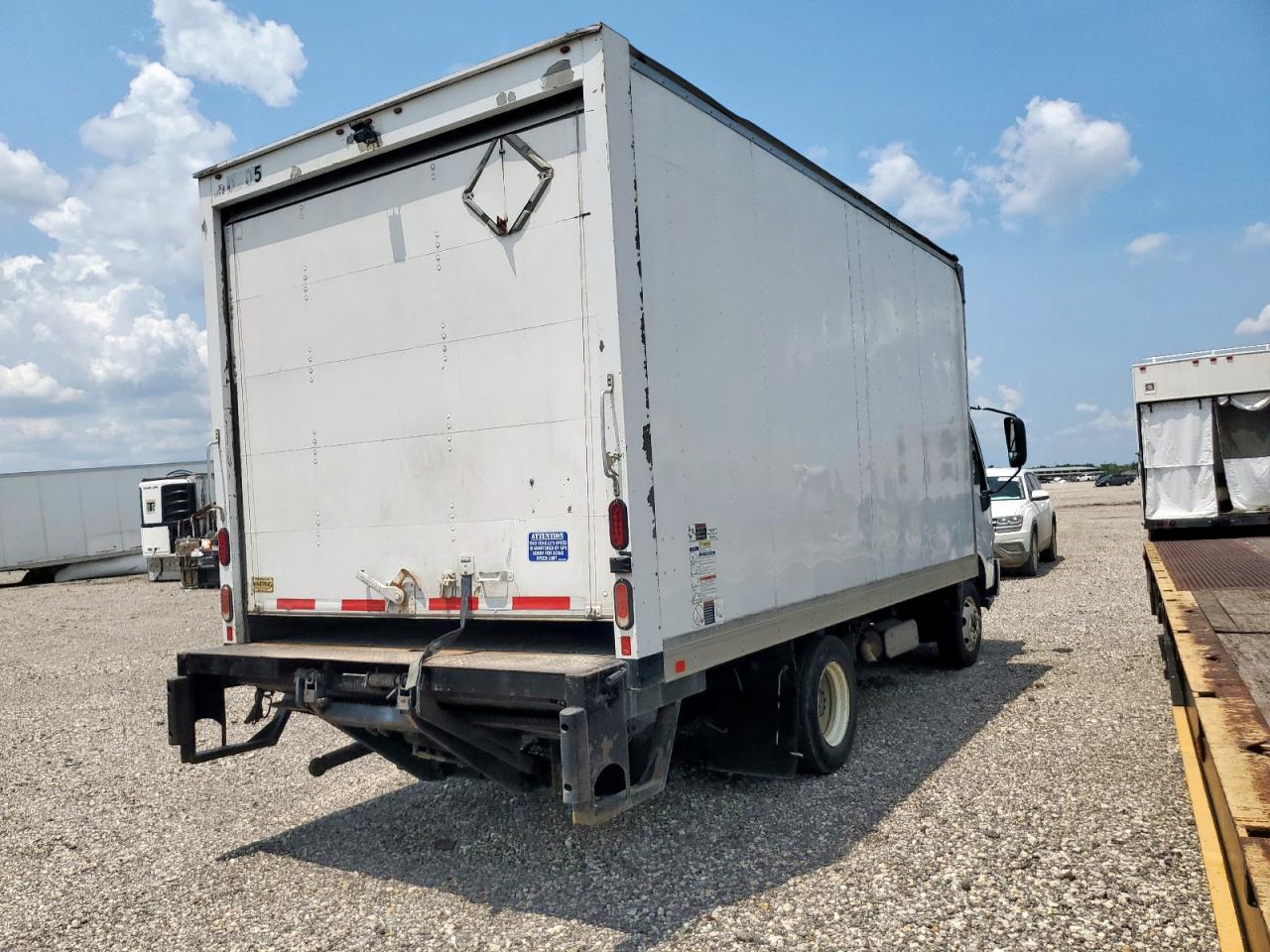 Lot #3216952372 2019 HINO 155