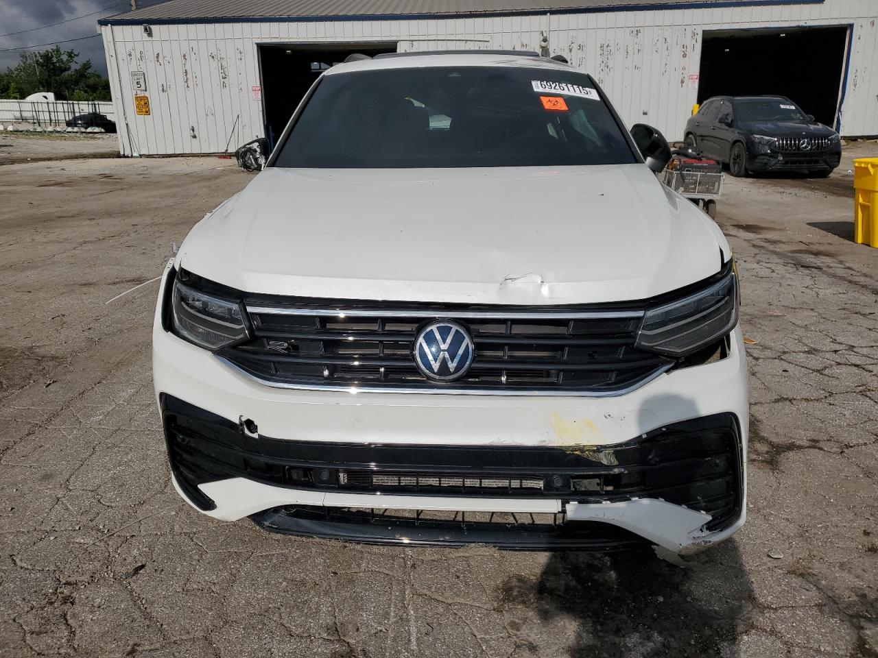 VOLKSWAGEN TIGUAN SE R-LINE BLACK