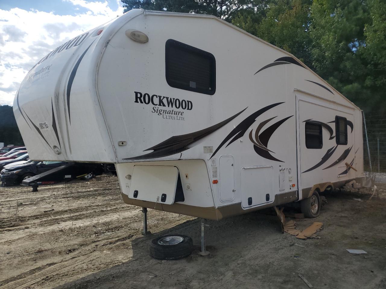 Lot #3301815398 2013 ROCKWOOD ULTRA V