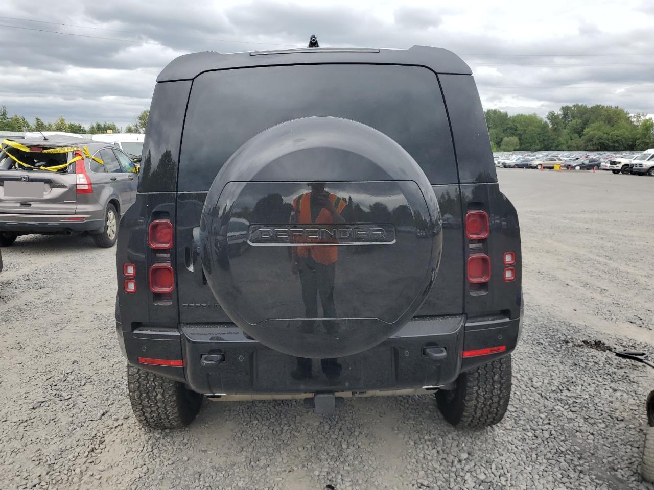 LAND ROVER DEFENDER 110 X-DYNAMIC SE