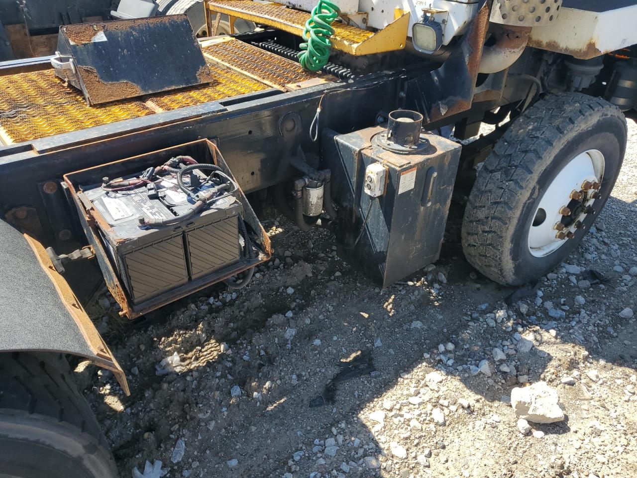 Lot #3309575553 2011 CAPACITY YARD TRUCK