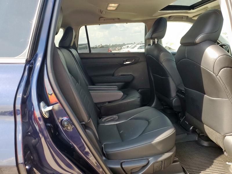 2022 TOYOTA HIGHLANDER - 5TDGZRBHXNS577229