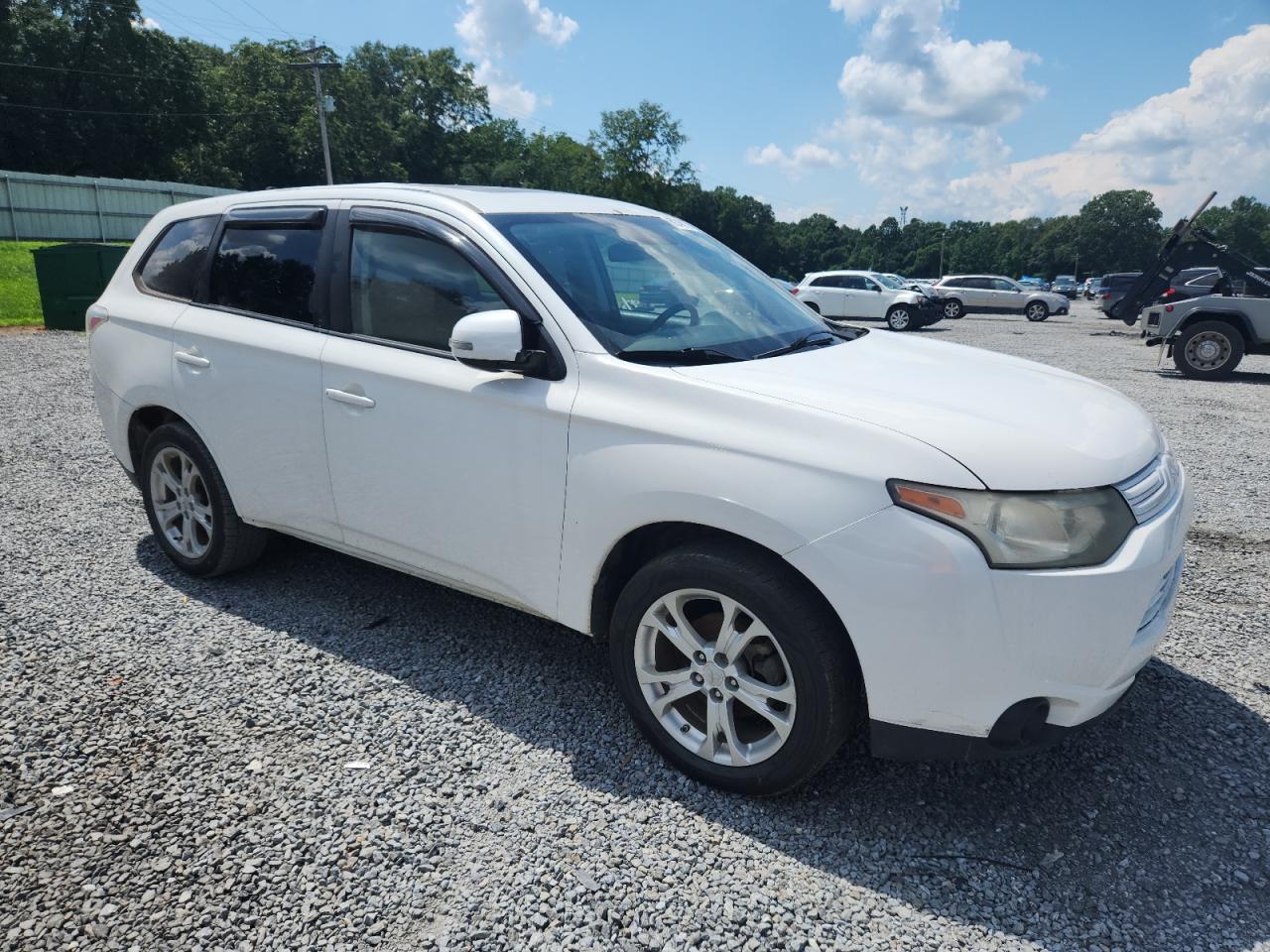 MITSUBISHI OUTLANDER SE