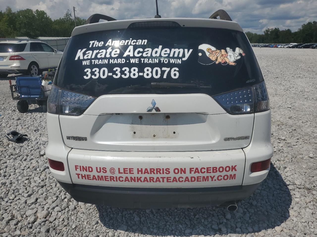 MITSUBISHI OUTLANDER SE