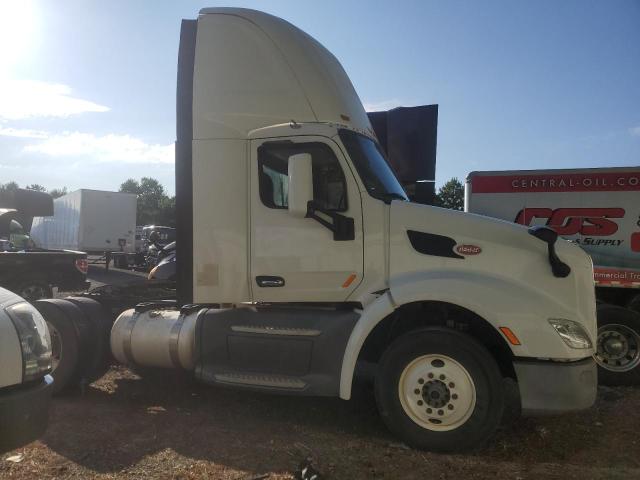 PETERBILT TRACTOR 579 2016 white tractor diesel 1XPBA48X2GD339472 photo #1