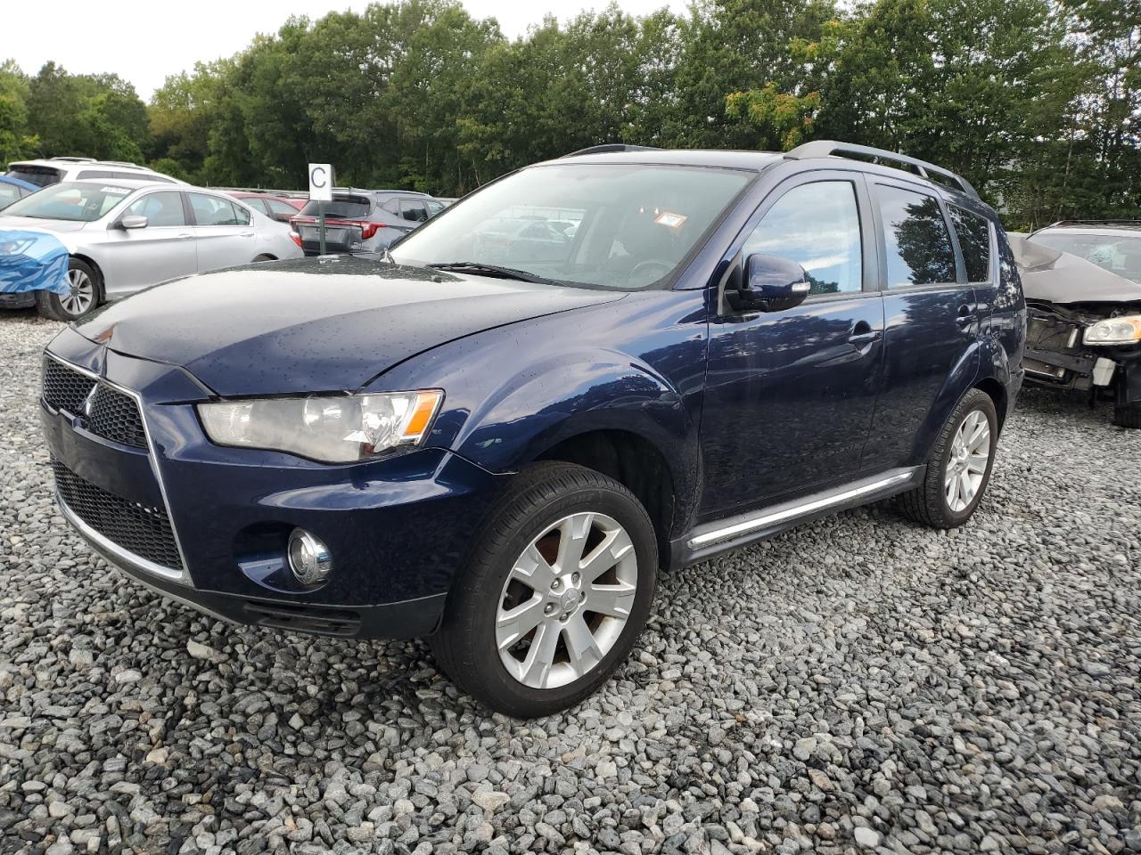 MITSUBISHI OUTLANDER SE