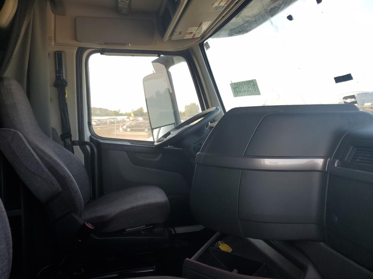 Lot #3254682177 2023 VOLVO VNL