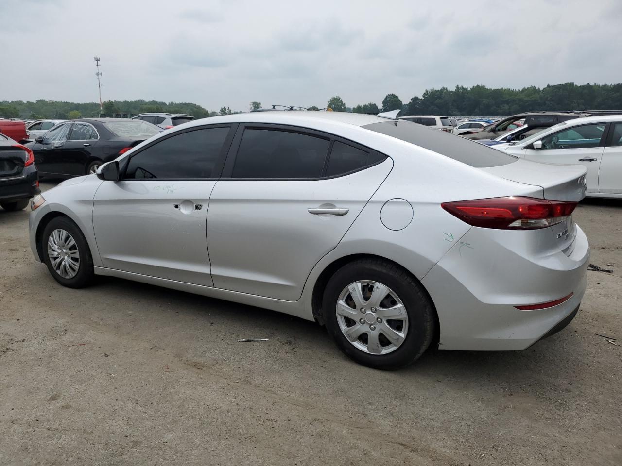HYUNDAI ELANTRA SE
