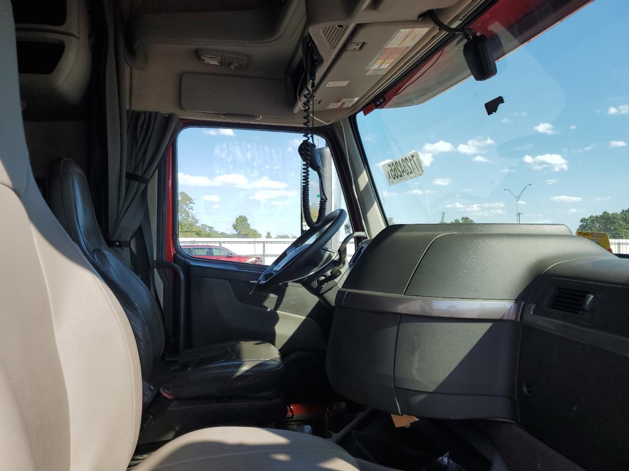 Lot #3311644247 2020 VOLVO VN VNL