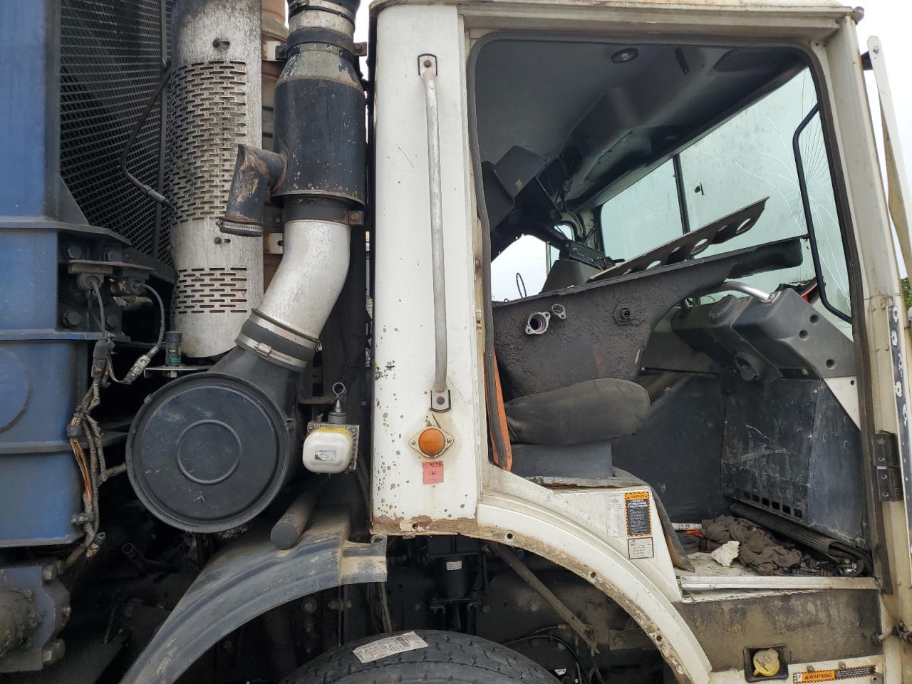 Lot #3257099228 2008 MACK 600 MRU600