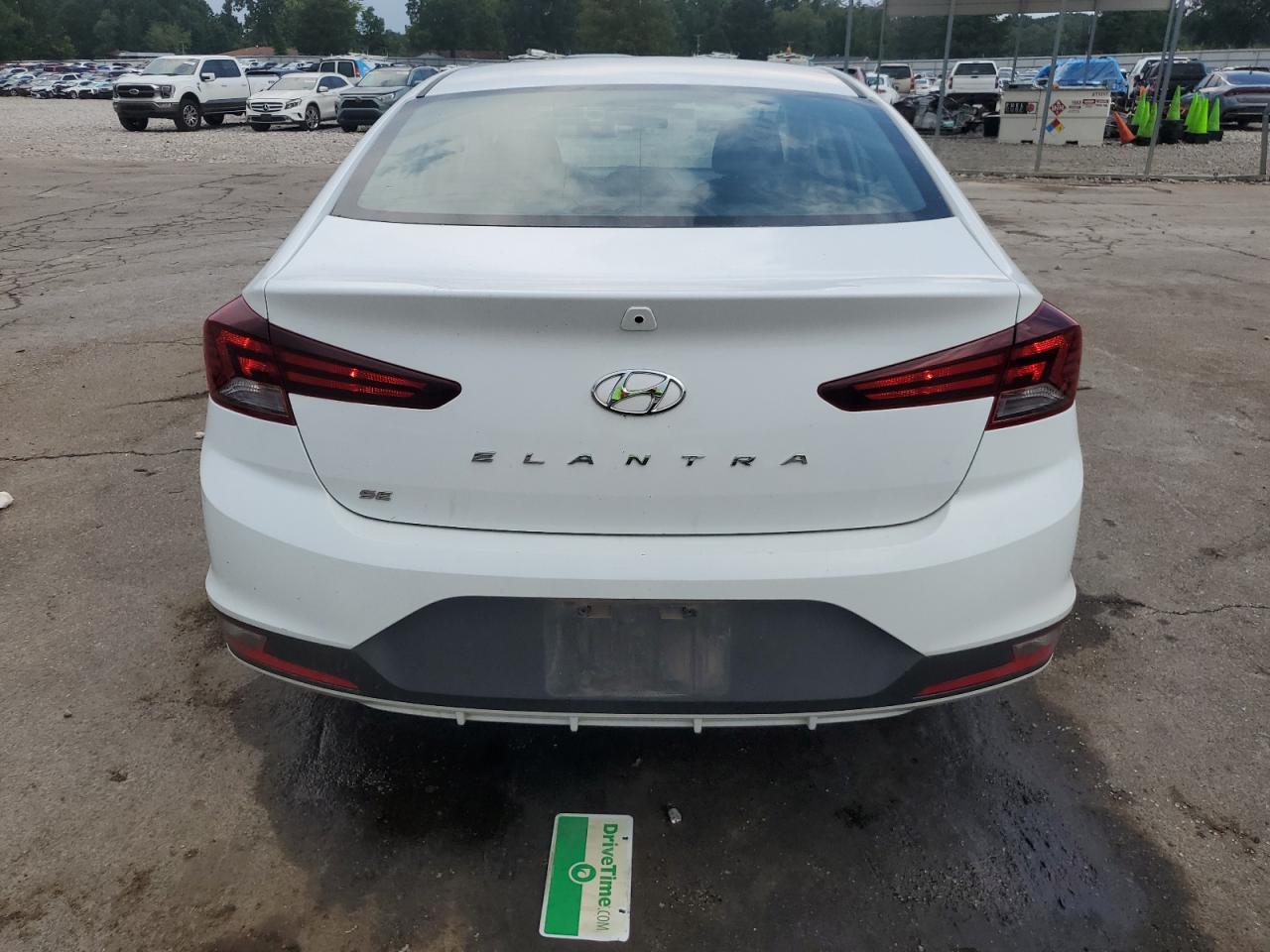 HYUNDAI ELANTRA SE
