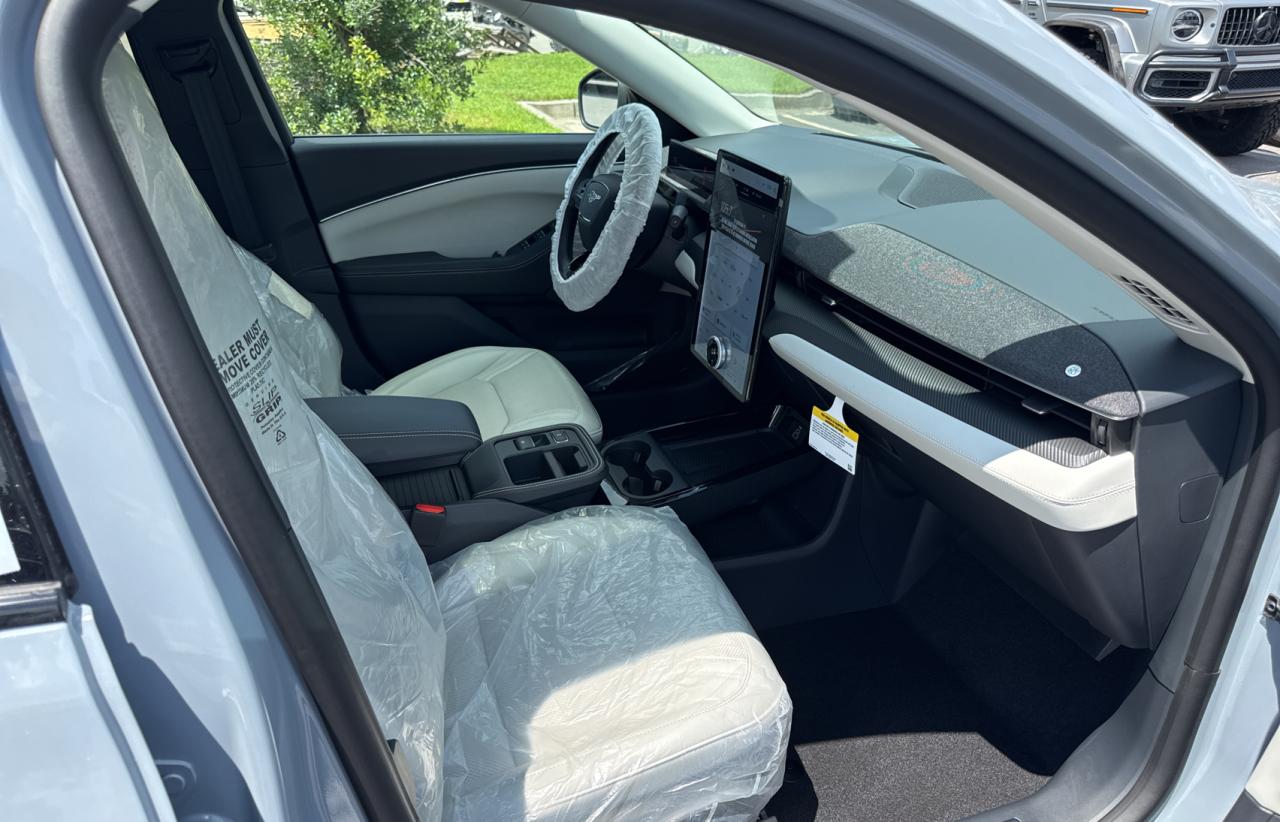 FORD MUSTANG PREMIUM