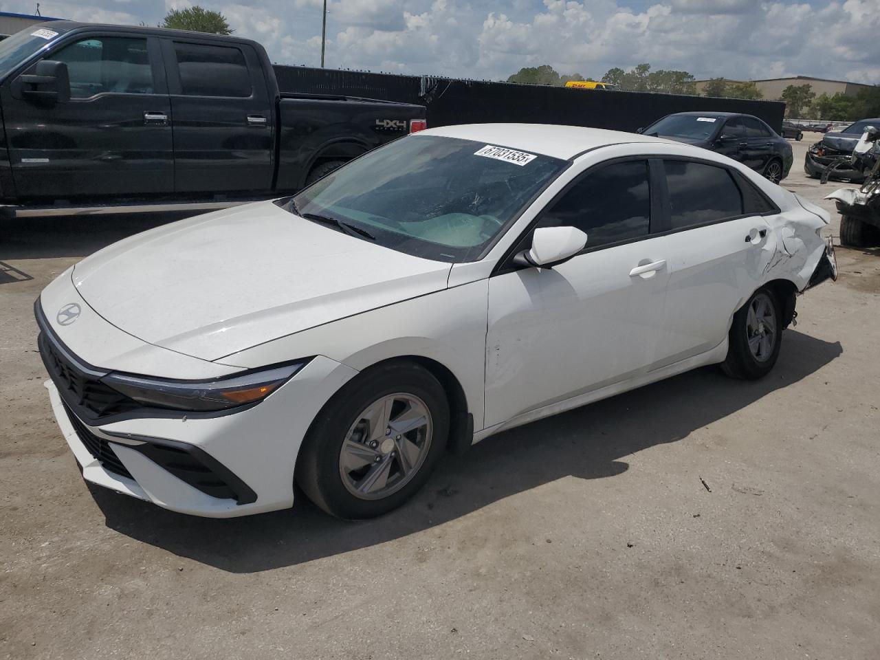 HYUNDAI ELANTRA SE