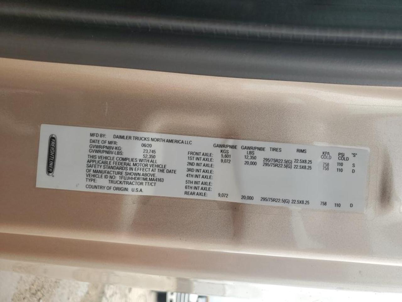 Lot #3298191037 2021 FREIGHTLINER CASCADIA 1