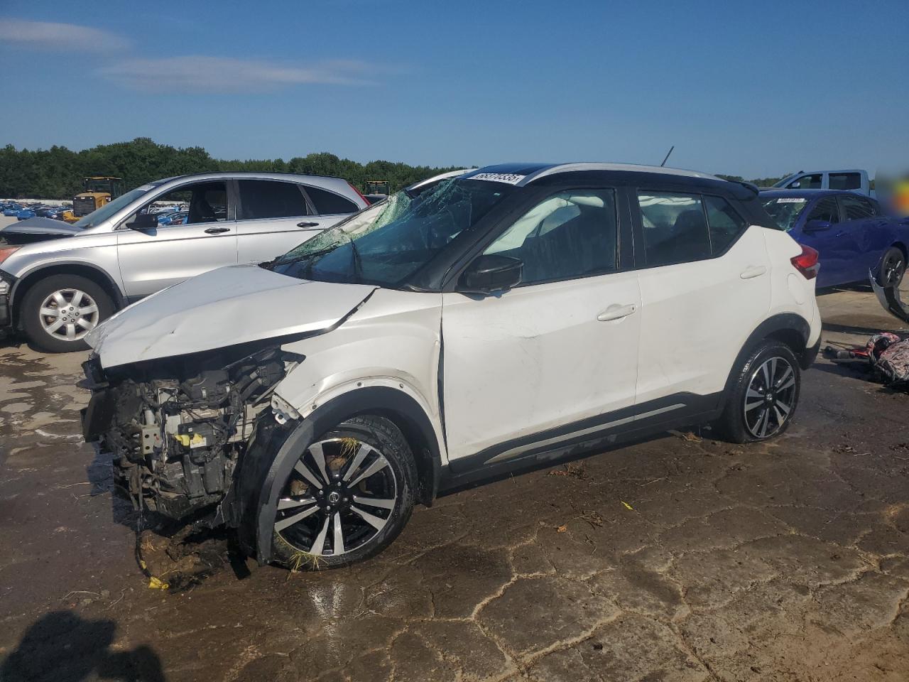 NISSAN KICKS SR
