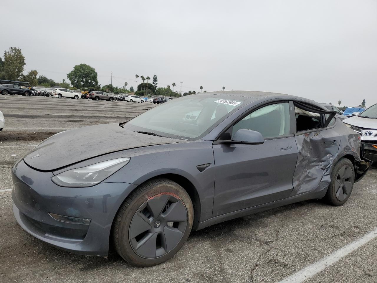 TESLA MODEL 3