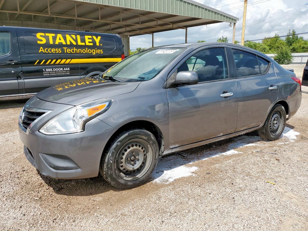 NISSAN VERSA S