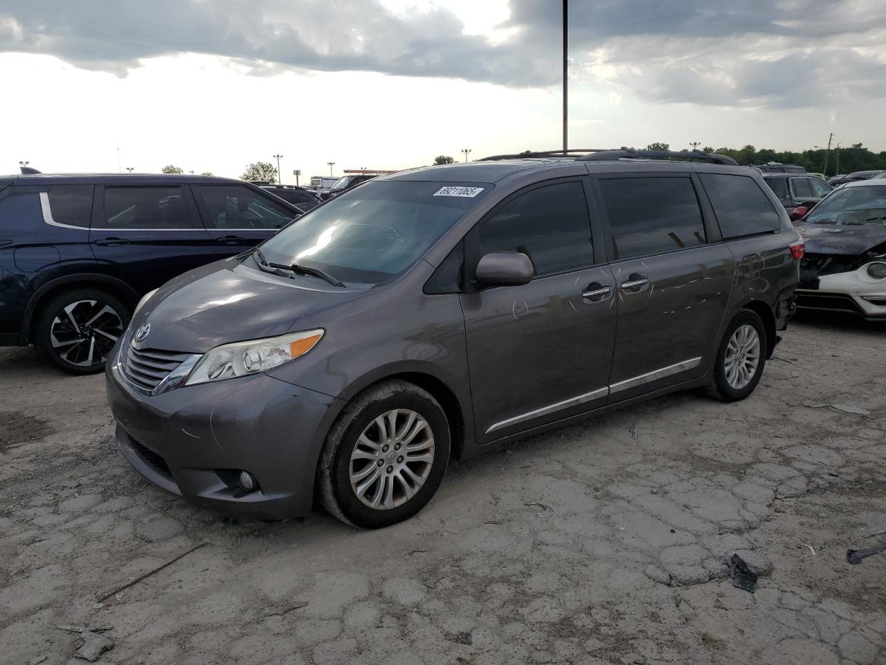TOYOTA SIENNA XLE
