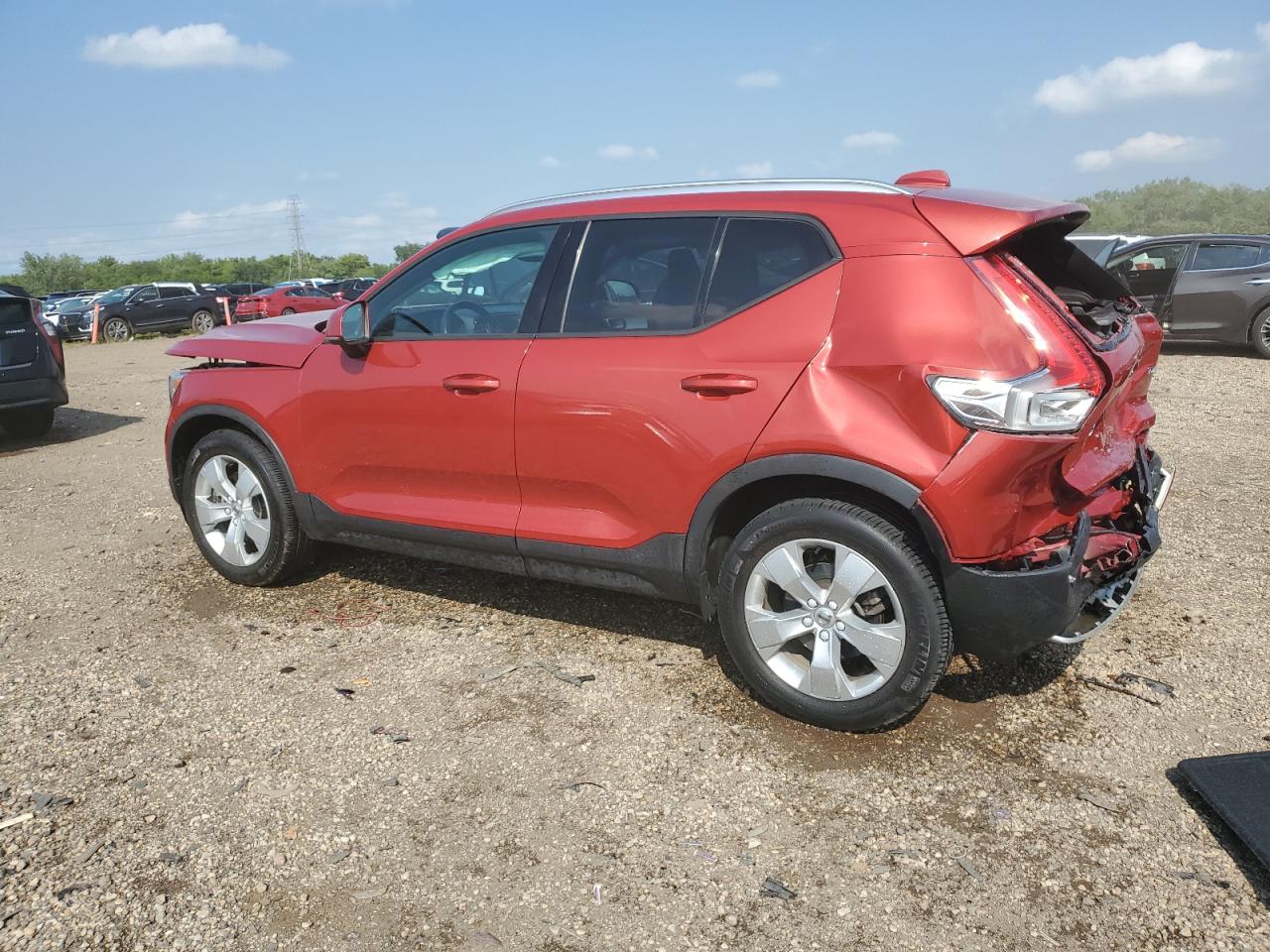 VOLVO XC40 T4 MOMENTUM