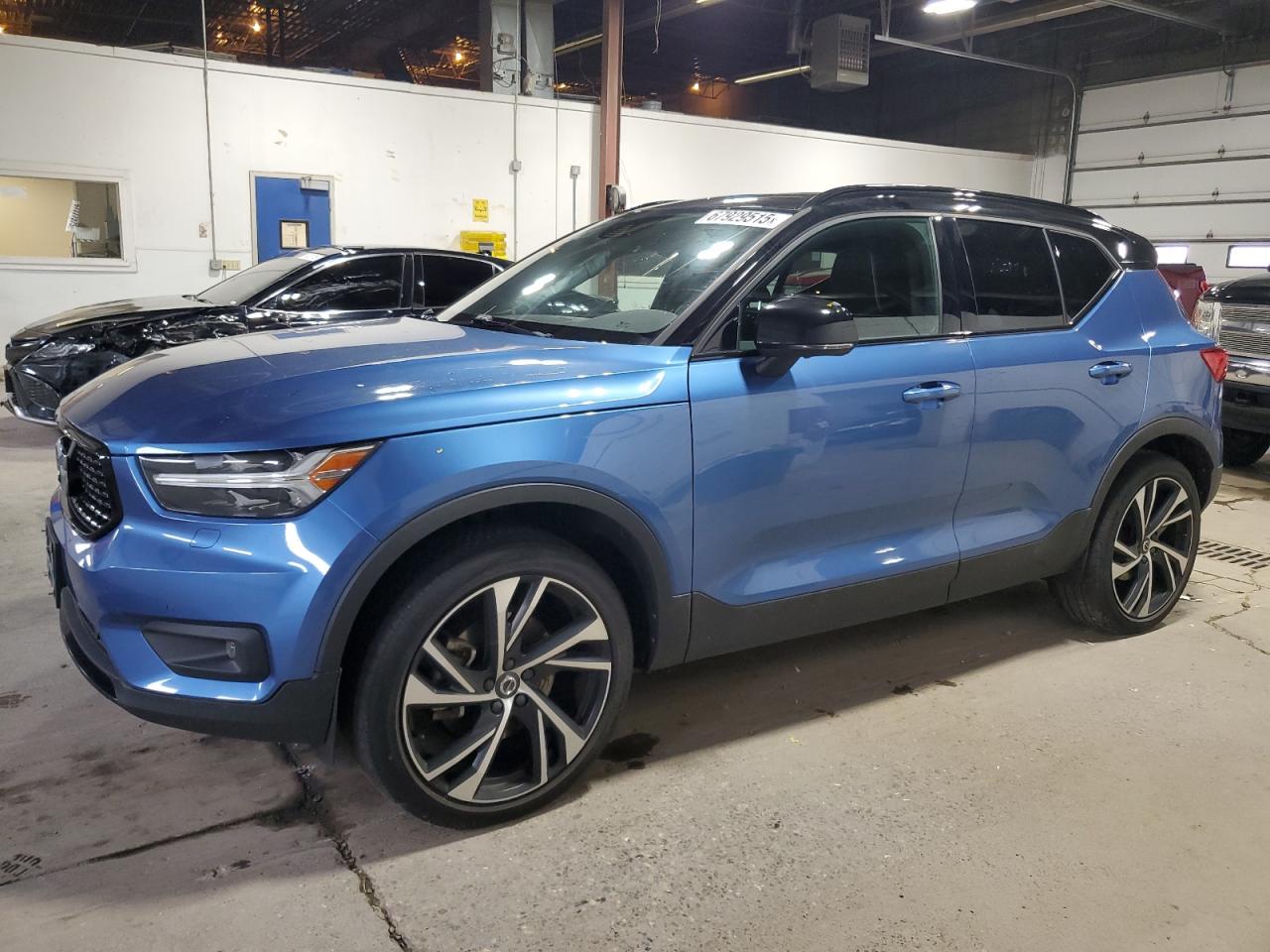VOLVO XC40 T5 R-DESIGN