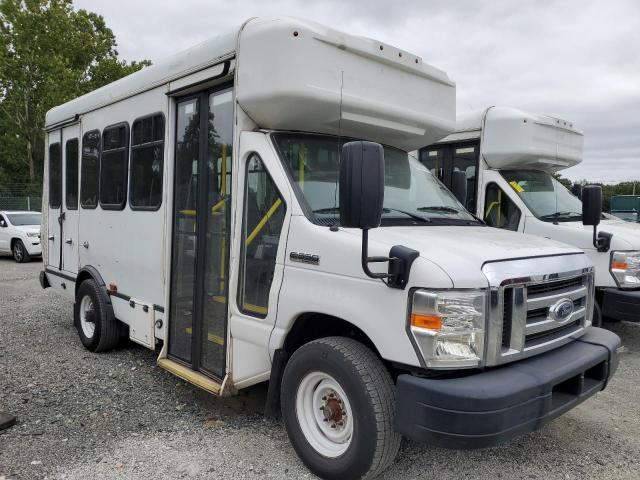 FORD ECONOLINE 2017 white cutaway gas 1FDEE3FS9HDC42982 photo #1