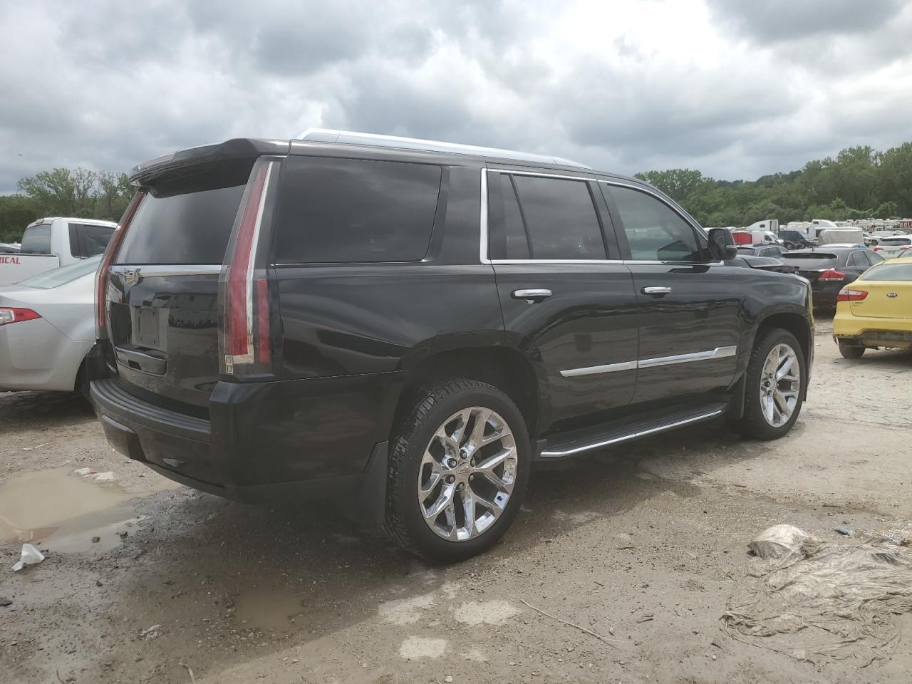 CADILLAC ESCALADE LUXURY