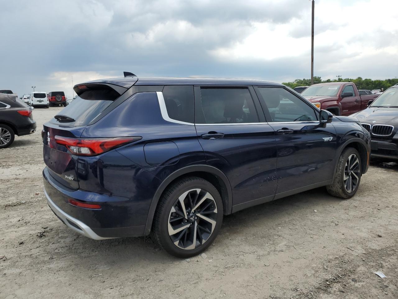 MITSUBISHI OUTLANDER SE