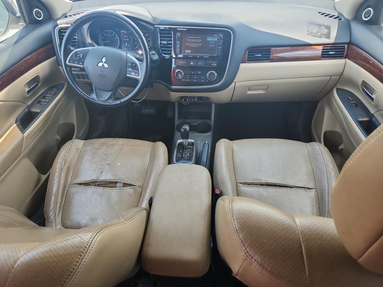 MITSUBISHI OUTLANDER SE