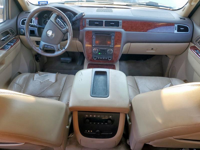 2011 CHEVROLET SUBURBAN C1500 LTZ - 1GNSCKE01BR130492