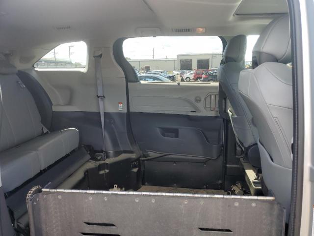 2022 TOYOTA SIENNA XLE 5TDJRKEC3NS080875