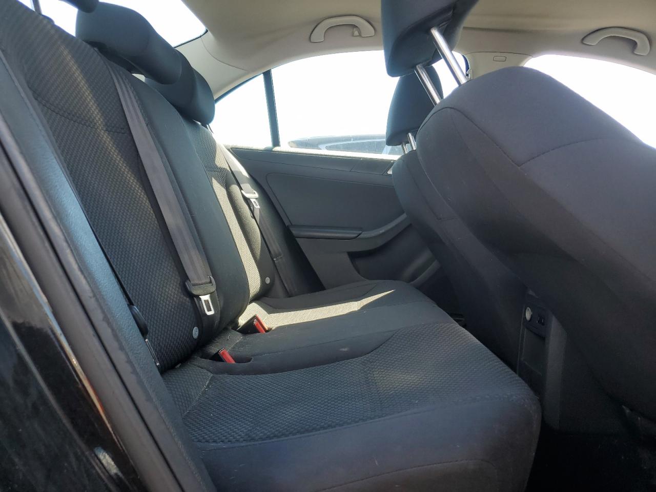 VOLKSWAGEN JETTA BASE