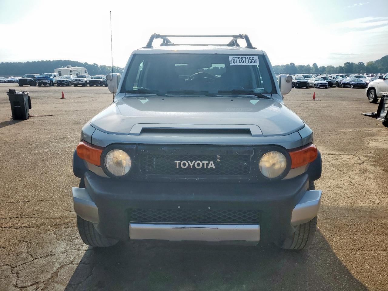 TOYOTA FJ CRUISER
