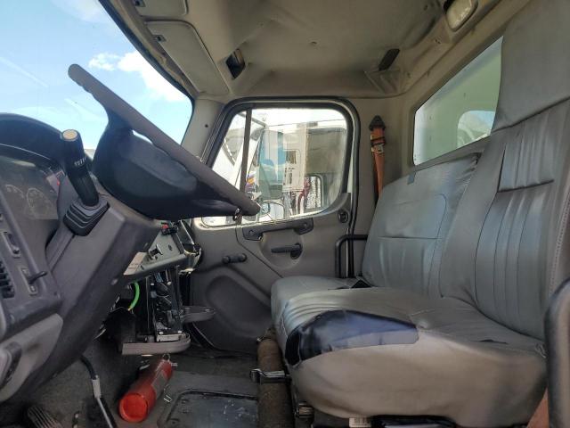 2009 FREIGHTLINER M2 106 MED #3290235219