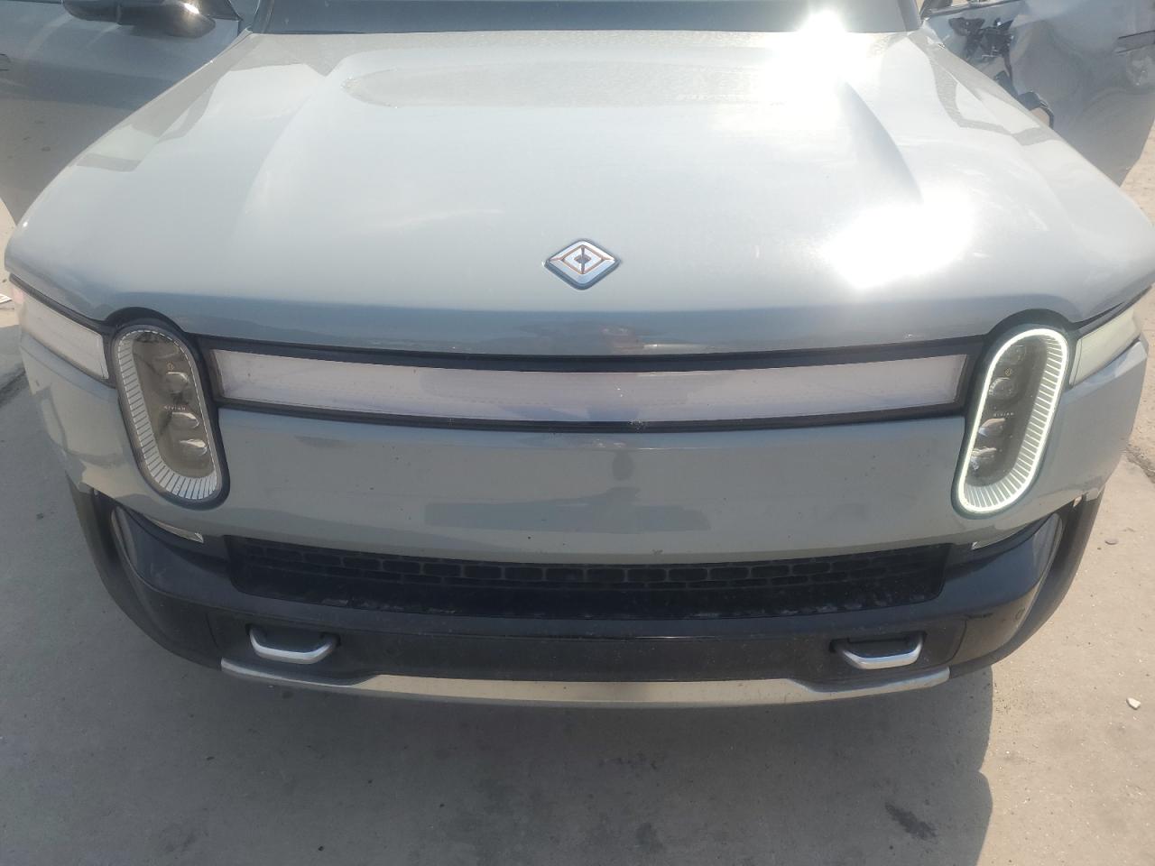 RIVIAN R1T LAUNCH EDITION