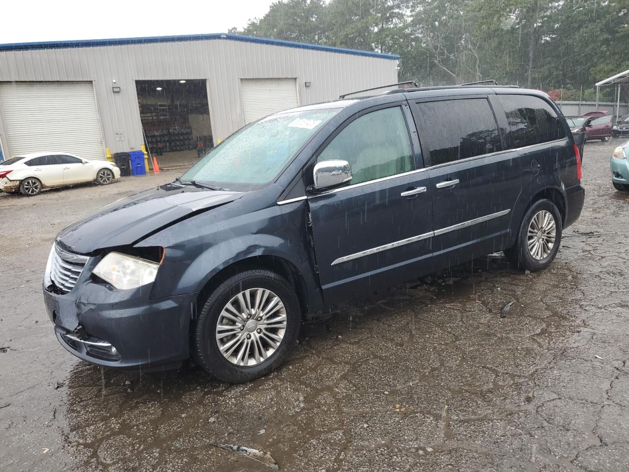 CHRYSLER TOWN & COUNTRY TOURING L
