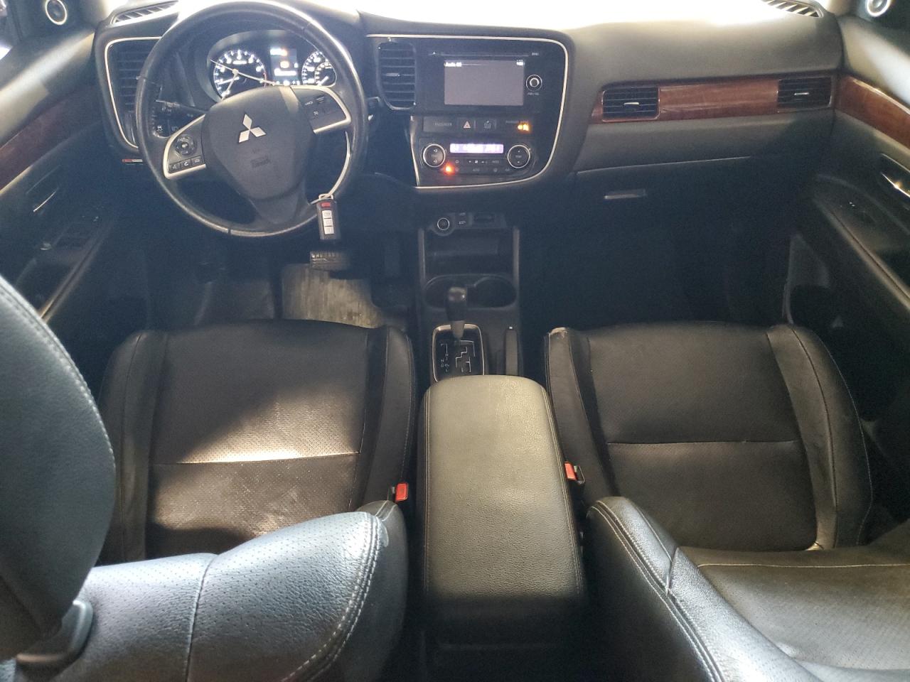 MITSUBISHI OUTLANDER SE