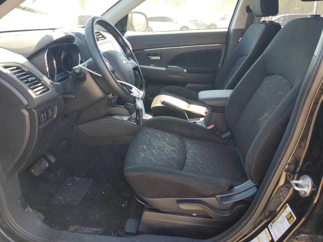 MITSUBISHI OUTLANDER SE