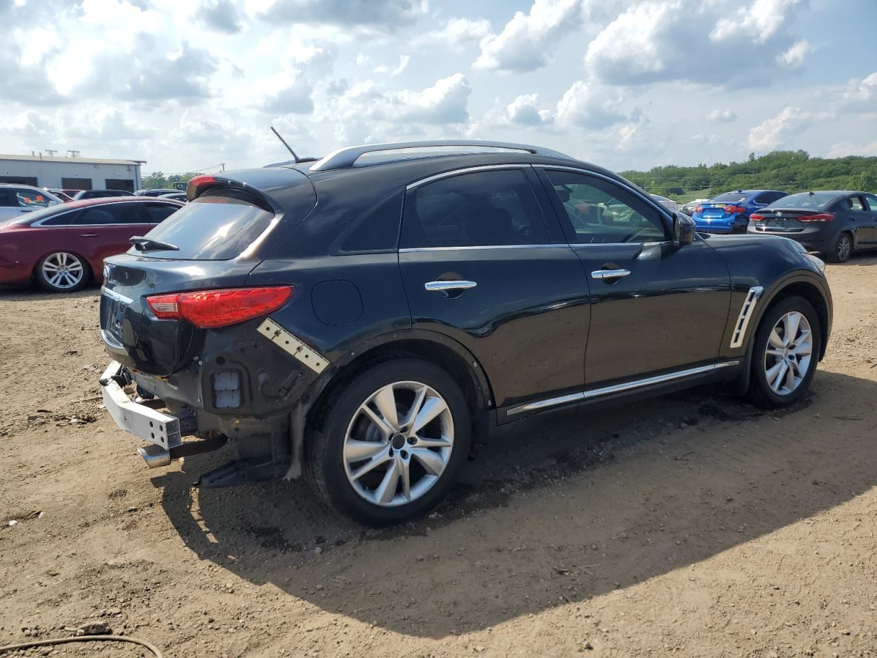 INFINITI QX70