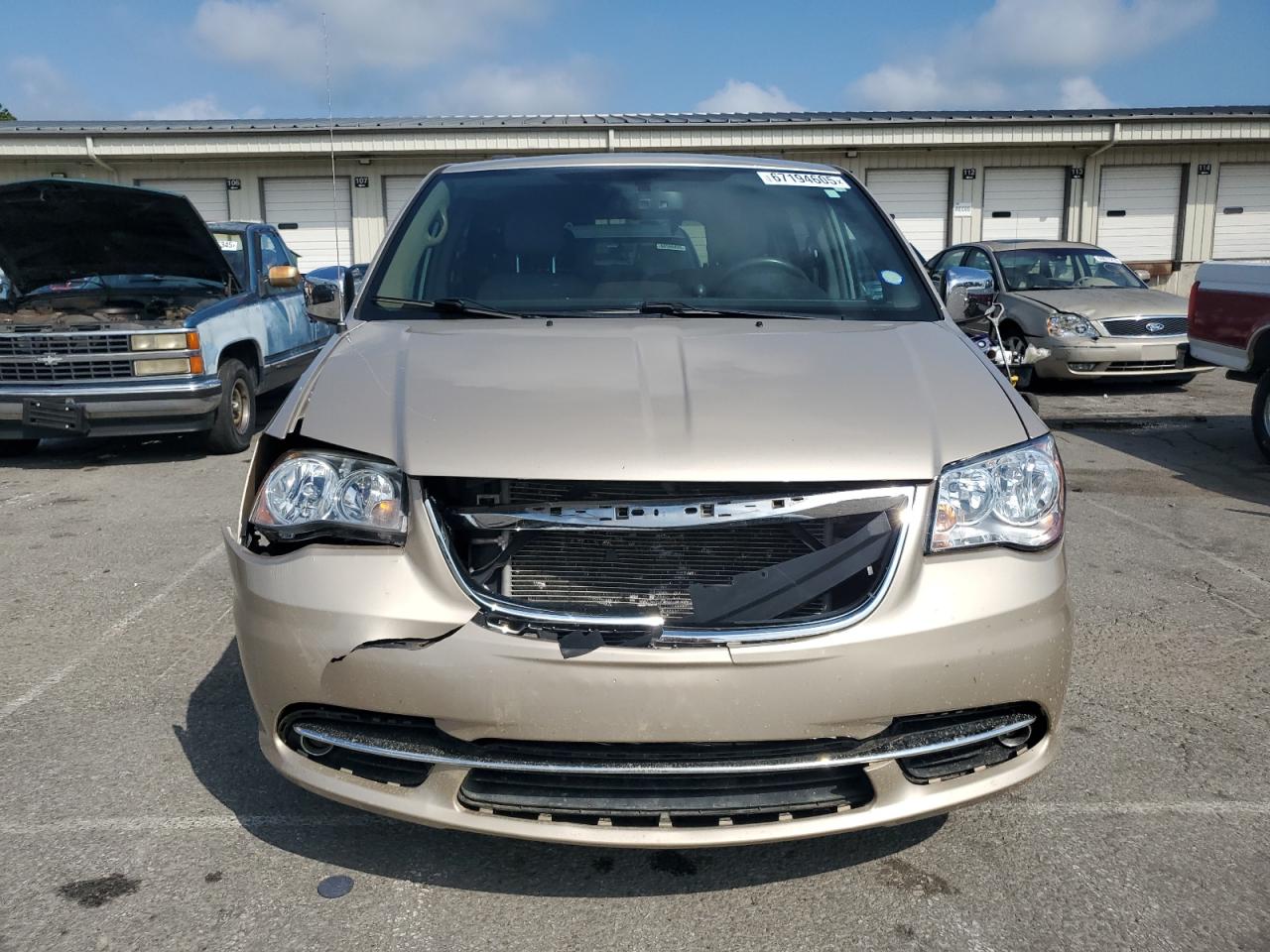 CHRYSLER TOWN & COUNTRY TOURING L
