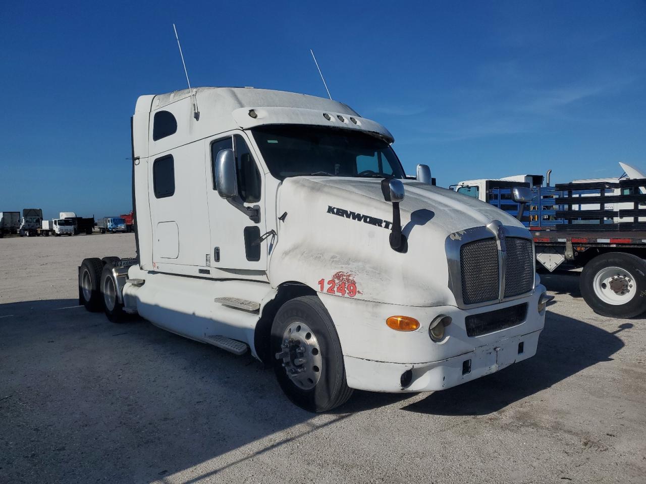 Lot #3315695715 2001 KENWORTH CONSTRUCTI