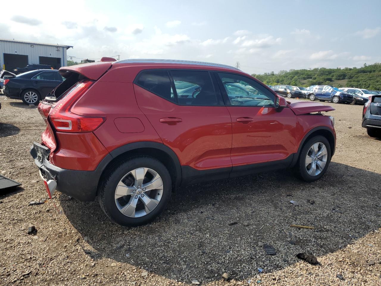 VOLVO XC40 T4 MOMENTUM