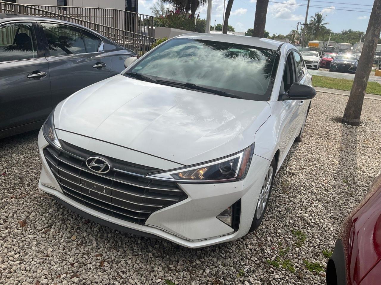 HYUNDAI ELANTRA SE