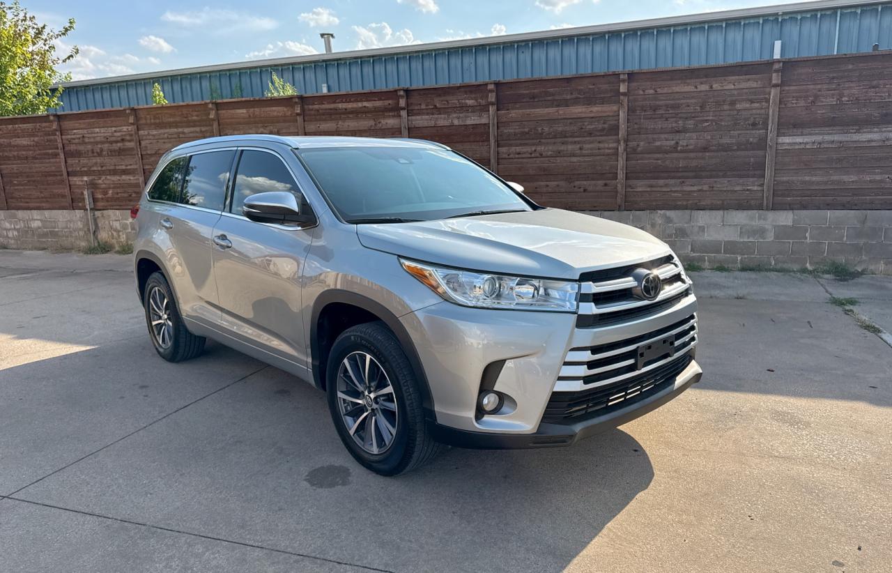 TOYOTA HIGHLANDER SE