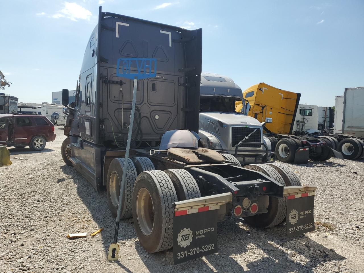 Lot #3301598631 2022 FREIGHTLINER CASCADIA 1