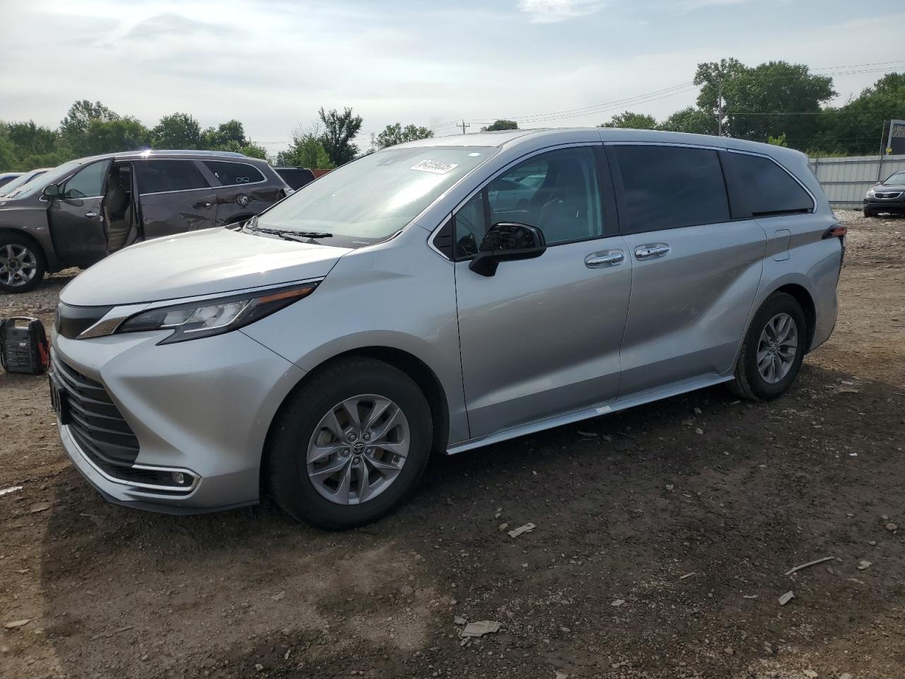 TOYOTA SIENNA XLE