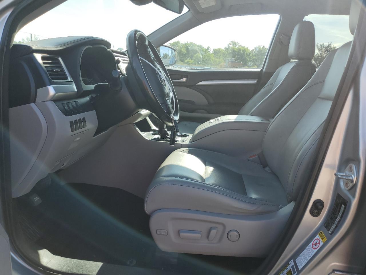 TOYOTA HIGHLANDER SE