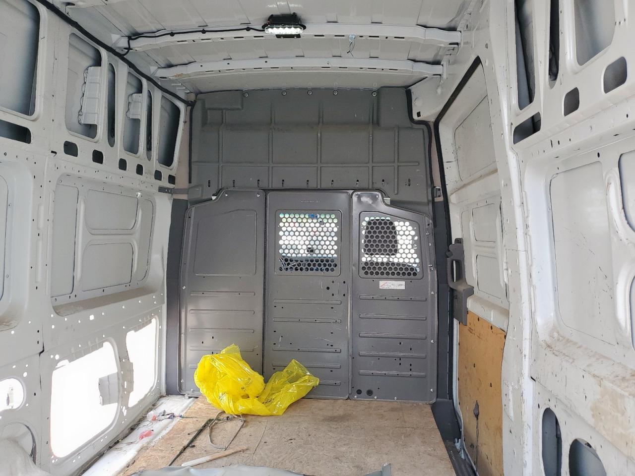 NISSAN NV2500 2500 S