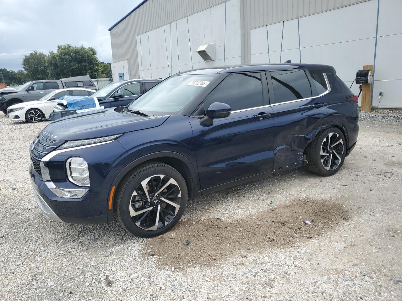 MITSUBISHI OUTLANDER SE