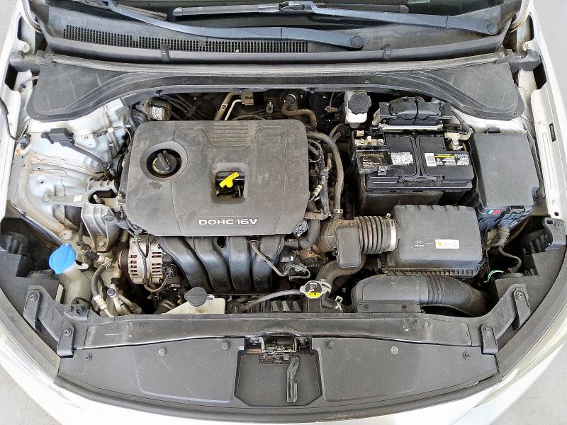 2018 HYUNDAI ELANTRA SEL 5NPD84LF6JH241213