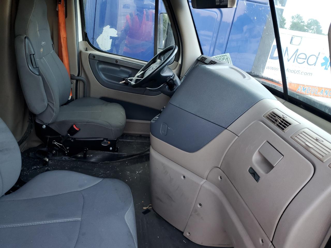 Lot #3284006796 2019 FREIGHTLINER CASCADIA 1